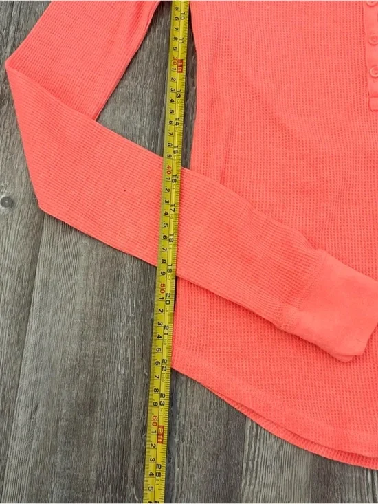 Women’s Coral Ribbed Long-Sleeve Henley Top - Picture 5 of 7